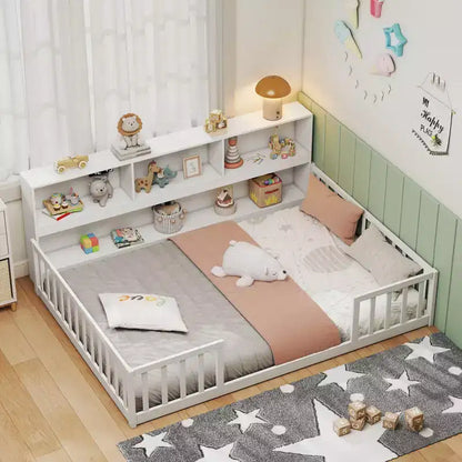 Letto a pavimento Montessori una piazza e mezza/matrimoniale con mensole porta libri e sponde di sicurezza – Bianco/Grigio