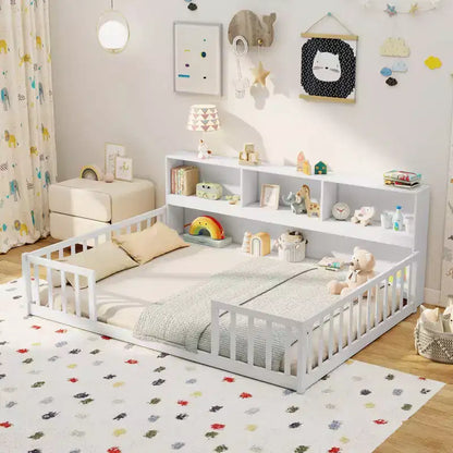 Letto a pavimento Montessori una piazza e mezza/matrimoniale con mensole porta libri e sponde di sicurezza – Bianco/Grigio