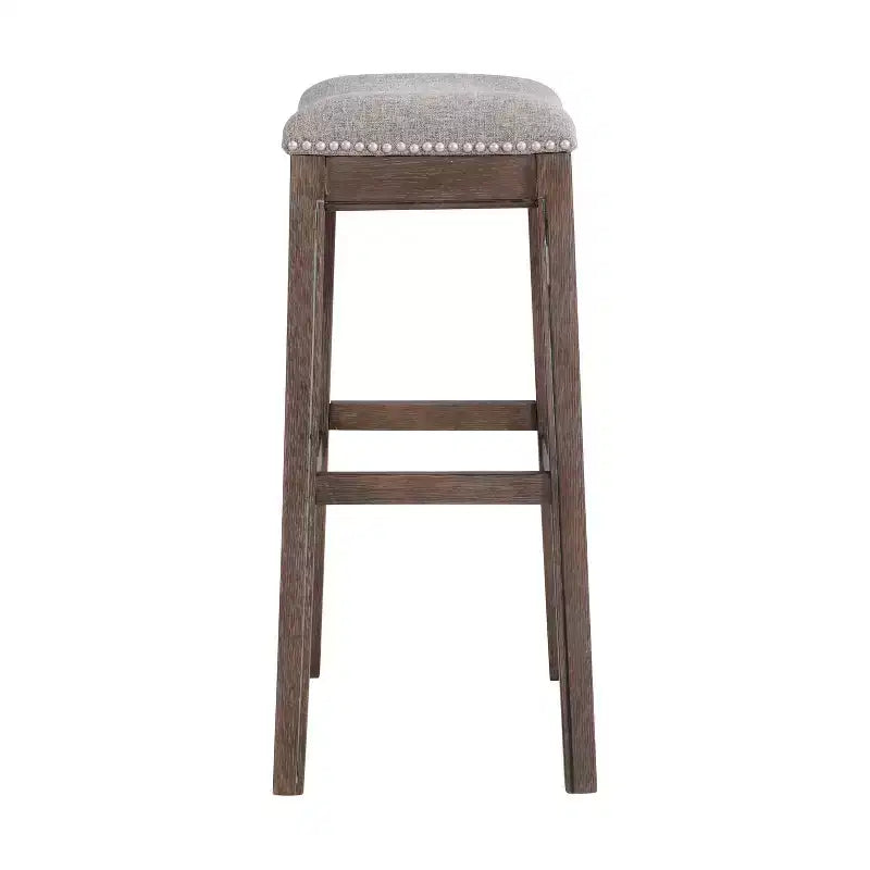 Sgabello alto da bar Williston imbottito – Struttura in legno di gomma, rifiniture con borchie, 136 kg