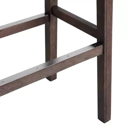 Sgabello alto da bar Williston imbottito – Struttura in legno di gomma, rifiniture con borchie, 136 kg